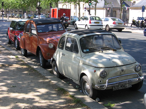 Perspective : Fiat (400?) 2cV and Mini (new)